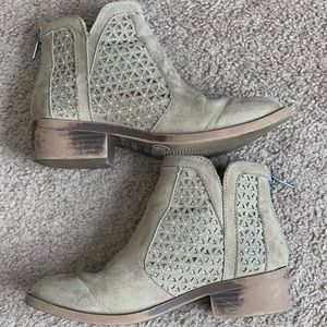 Steve Madden Girls Sz 1 Tan Suede Ankle Boot